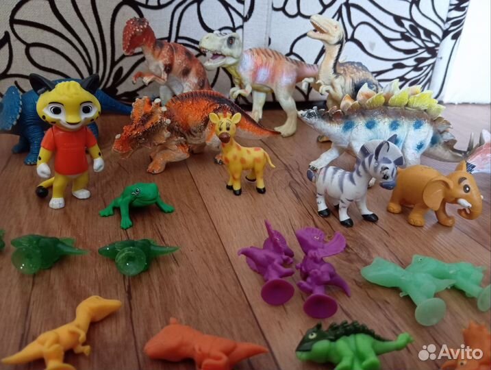 Пакет игрушек. Динозавры, Лео и другие