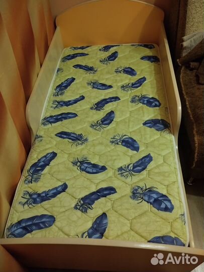 Продаю детскую кровать с матрасом 140х70