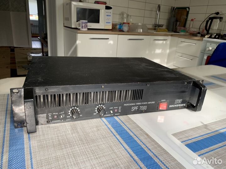 Soundwave SPF 7000 (усилитель эстрадный)