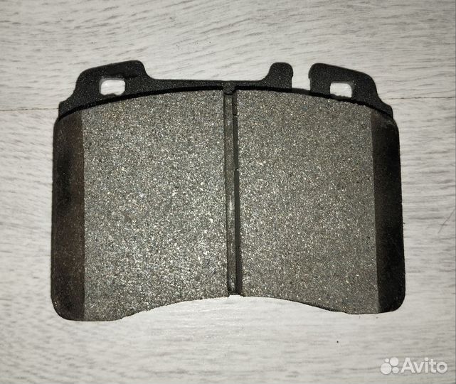 Колодки тормозные перед на Мерседес арт. 2115307