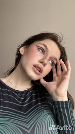 Визажист бровист