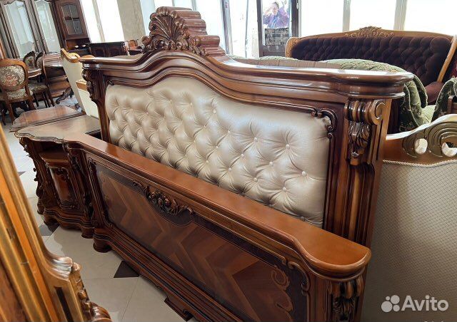 Спальный гарнитур