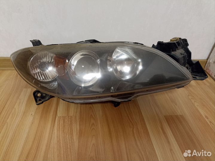 Фара передняя правая mazda3