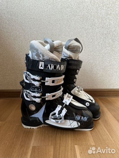 Горнолыжные ботинки atomic