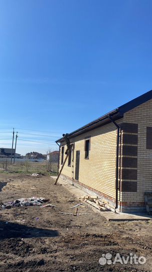 Подсобный рабочий на кровлю