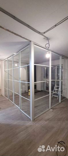 Стеклянная перегородка