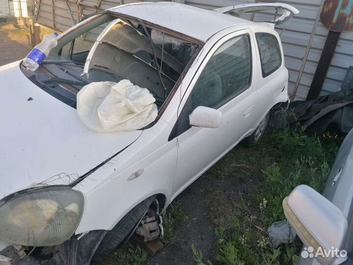 Toyota Vitz 1.0 AT, 2000, битый, 100 000 км