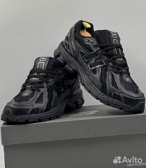 Новинка New Balance 1906