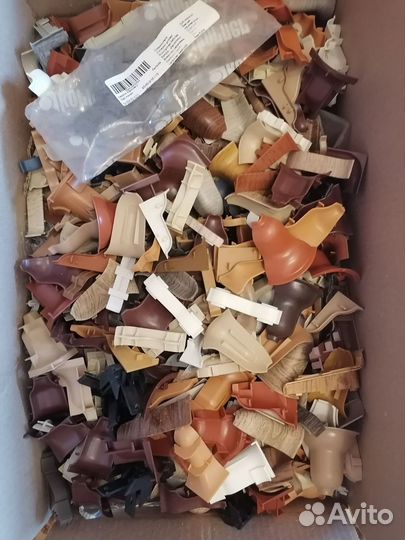 Фурнитура:уголки,соединения,окончание для плинтуса