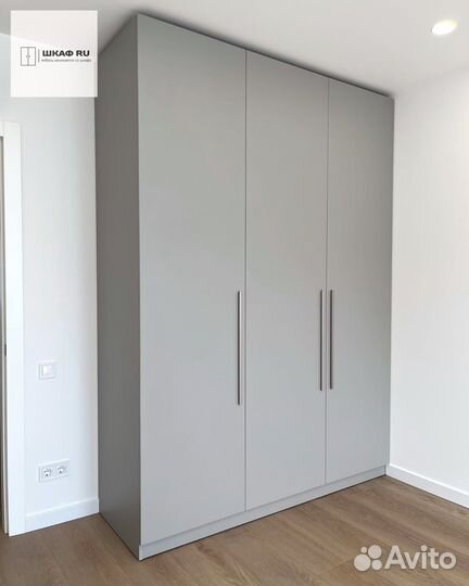 Шкаф распашной с зеркалом