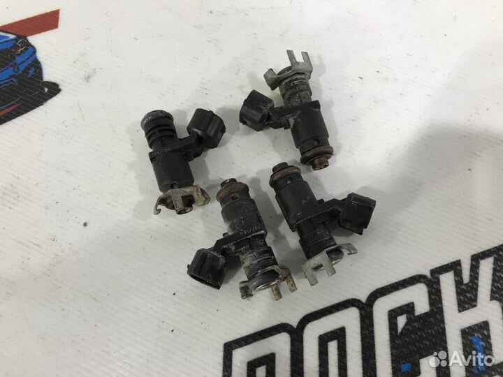 Форсунка топливная Skoda Rapid 04E906031F