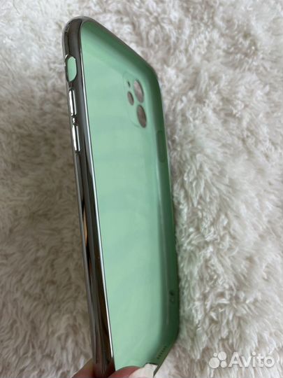 Чехлы на iPhone 11