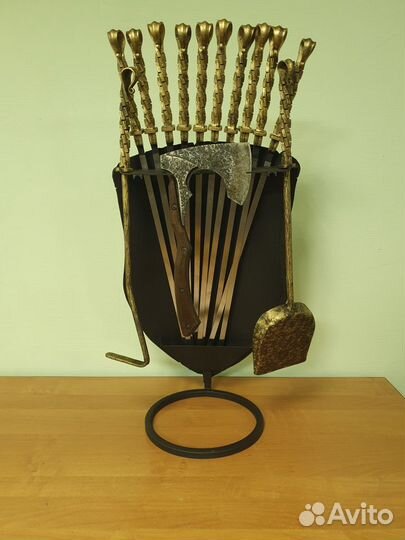 Комплект кованых шампуров с подставкой Щит