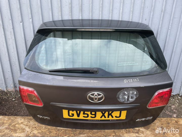 Крышка багажника toyota avensis 2012-2015
