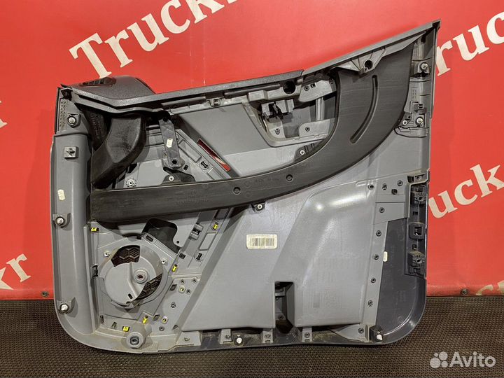 Обшивка двери левая Renault T