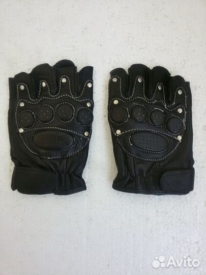 Мужские кожаные перчатки для вождения с заклёпками