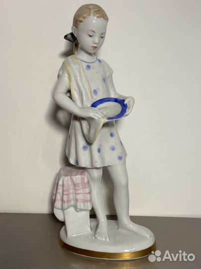 Статуэтка лфз «Юная помощница»