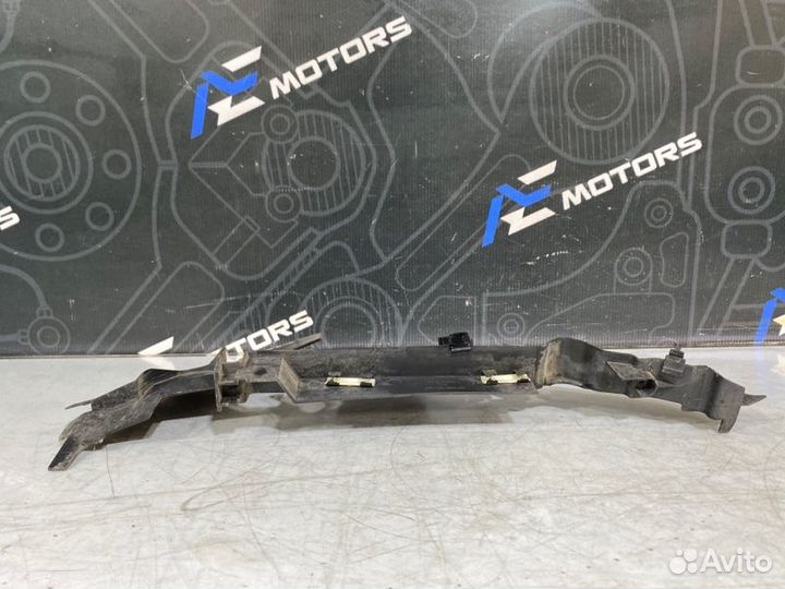 Воздуховод радиатора передний левый Audi A6