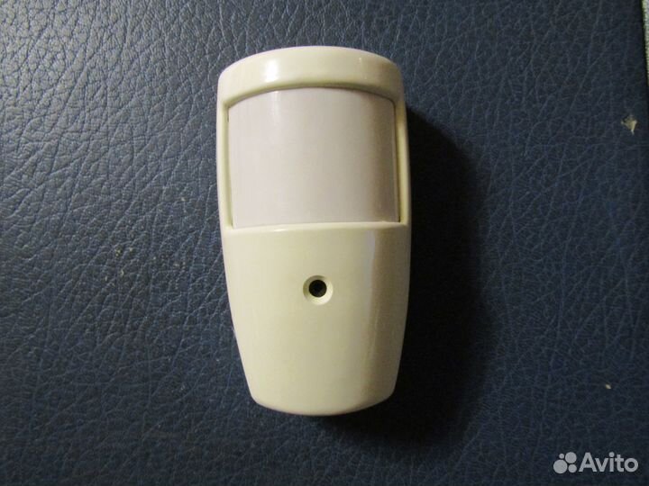 Датчик движения ио 415-2 извещ. охранный объемный