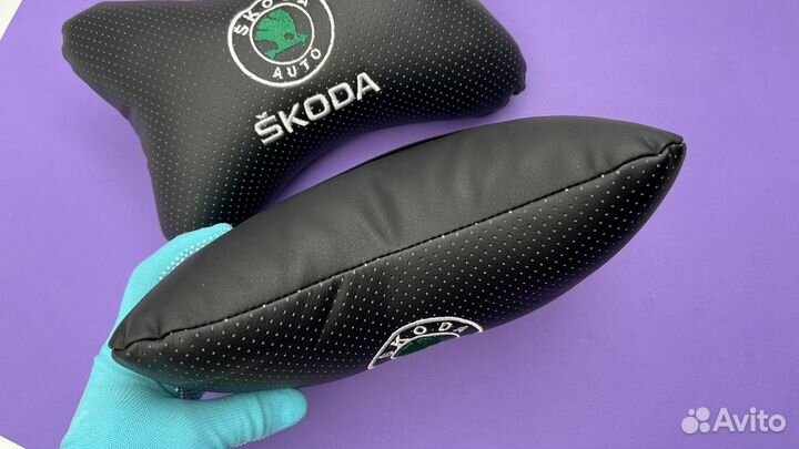 Подушки 2 шт в салон автомобиля Skoda эмблема Шкод