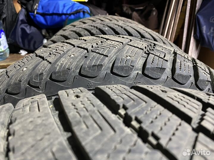 Goodyear UltraGrip Ice Arctic SUV 215/60 R17
