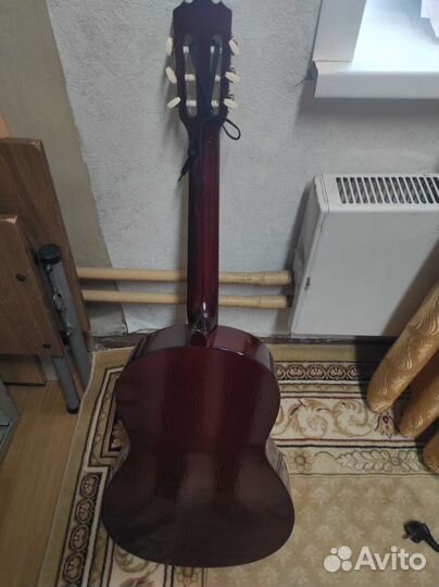 Акустическая гитара в новом состояние