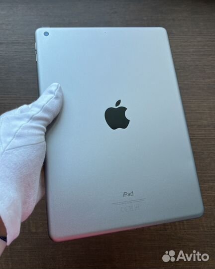 Apple iPad (6-ое поколение / 128 Gb)
