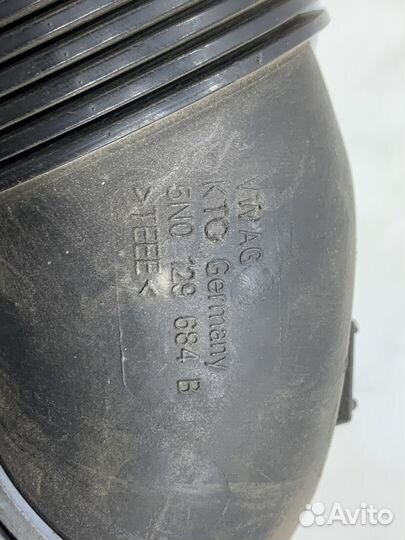 Патрубок впускной от фильтра к турбине Audi Q3 8U