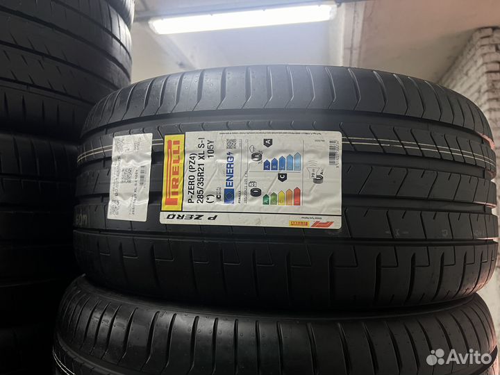 Pirelli P Zero PZ4 255/40 R21 и 285/35 R21 102Y