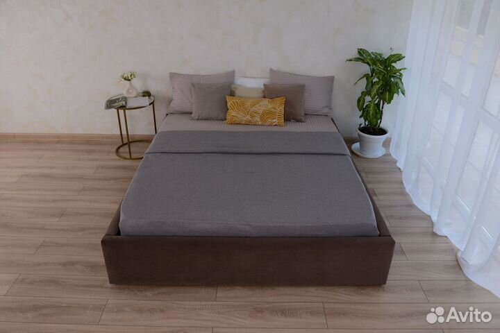 Кровать 140х200 с матрасом новая