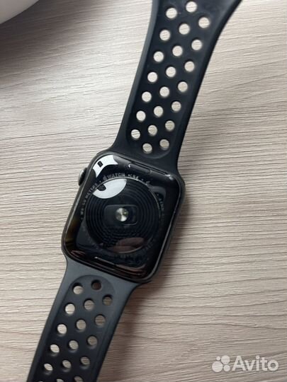 Часы apple watch se 44 mm