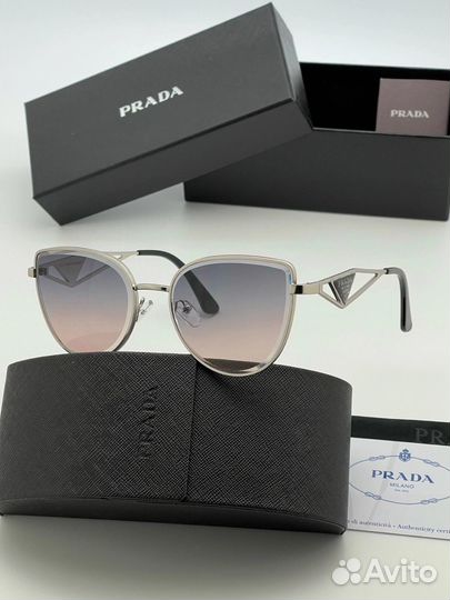Солнцезащитные очки prada