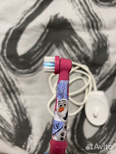 Детская электрическая зубная щетка oral b