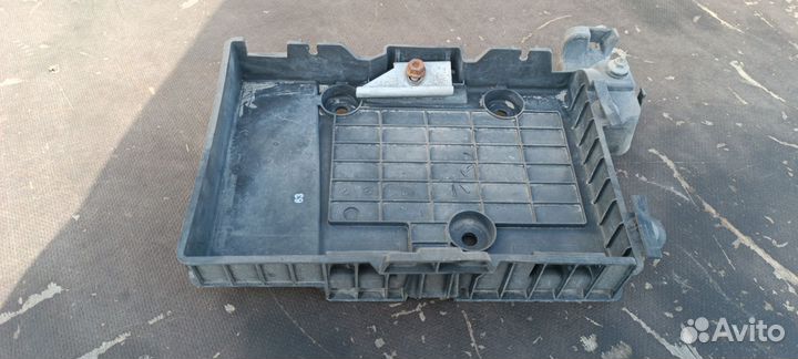 Площадка аккумулятора Рено Меган 2