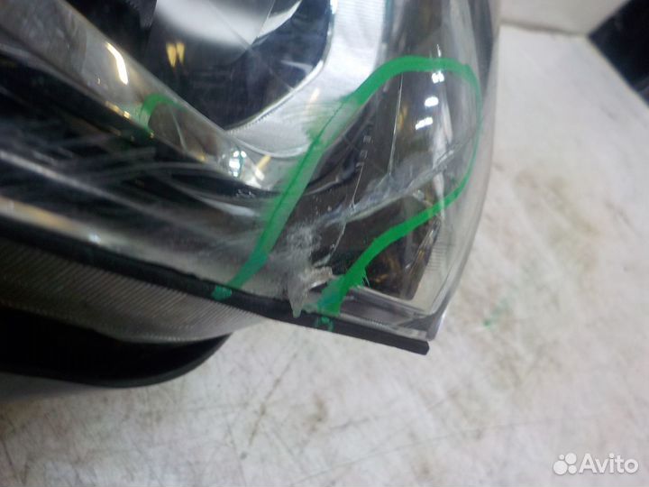 Фара правая на Hyundai Santa Fe