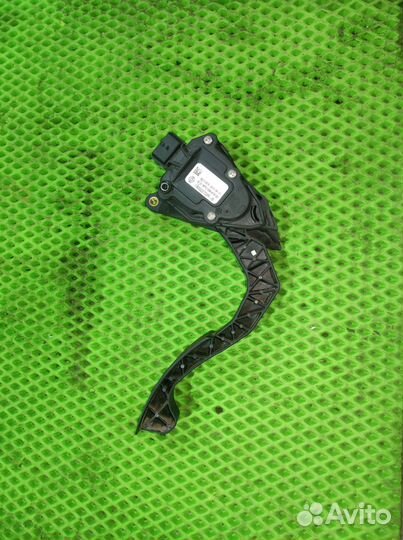 Педаль газа Renault Logan 2