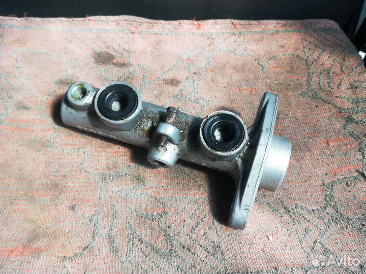 Главный тормозной цилиндр Хонда CR-V 1