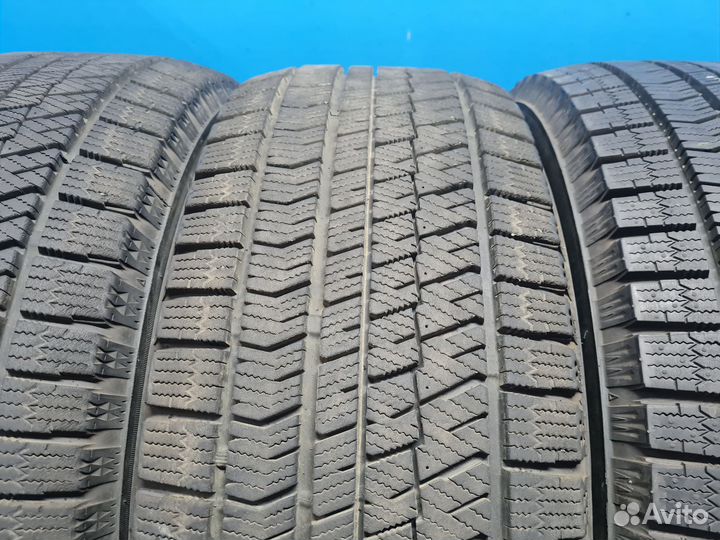 Bridgestone Blizzak VRX2 225/55 R17 97R