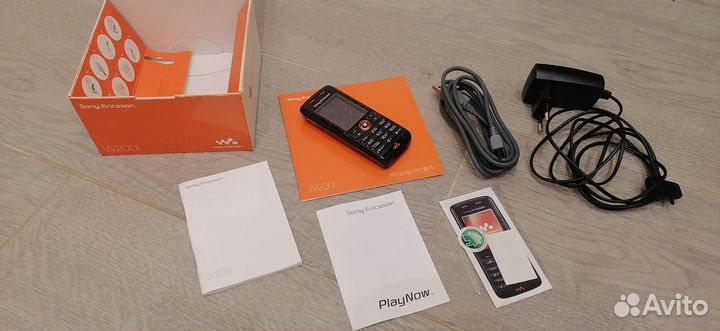 Sony Ericsson W200i