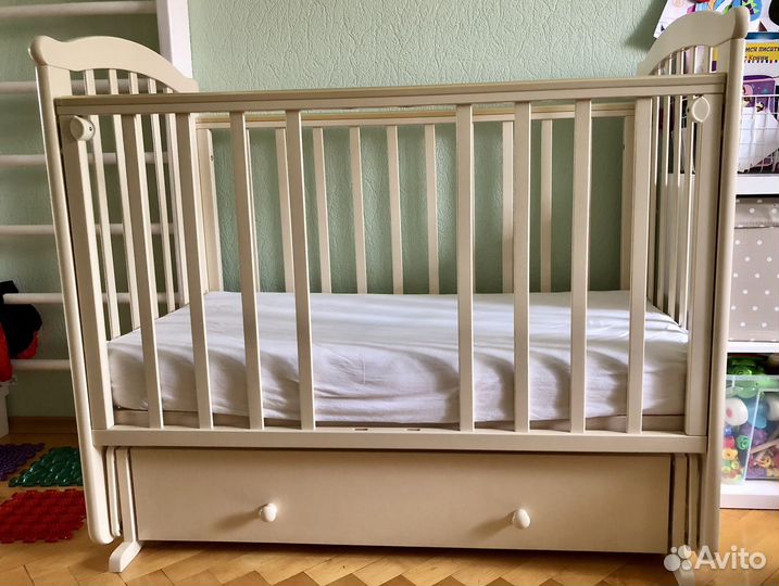 Кроватка детская с матрасом 