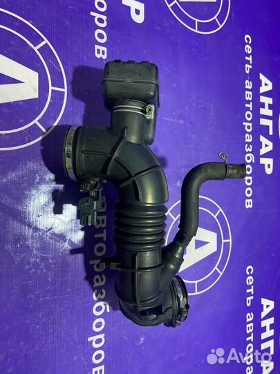 Патрубок воздушного фильтра Toyota Avensis Т25