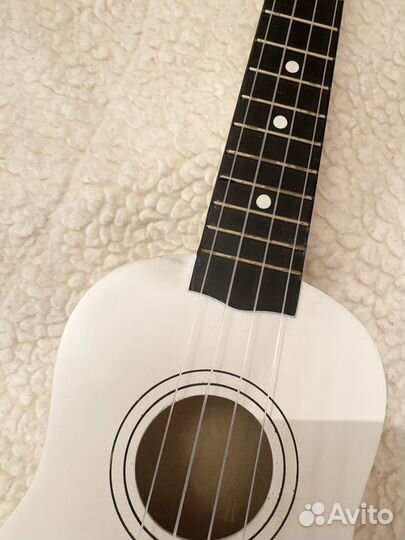 Укулеле белая