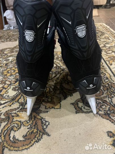 Коньки хоккейные