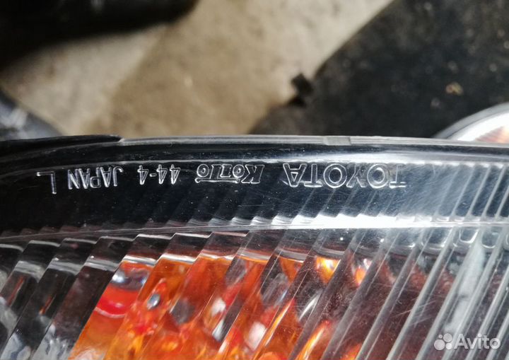 Поворотник Toyota Ipsum 10