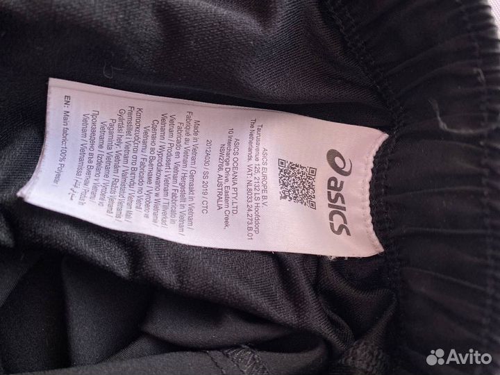 Женские спортивные шорты acics