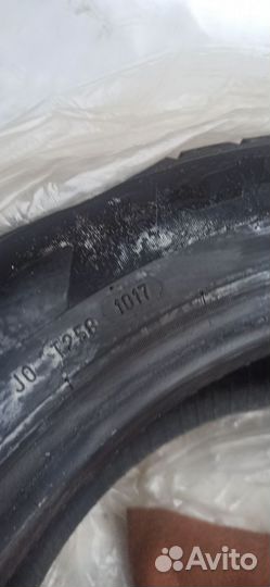 Pirelli Ice Zero 215/55 R17