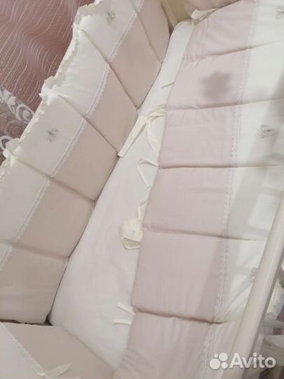 Детская кроватка с маятником