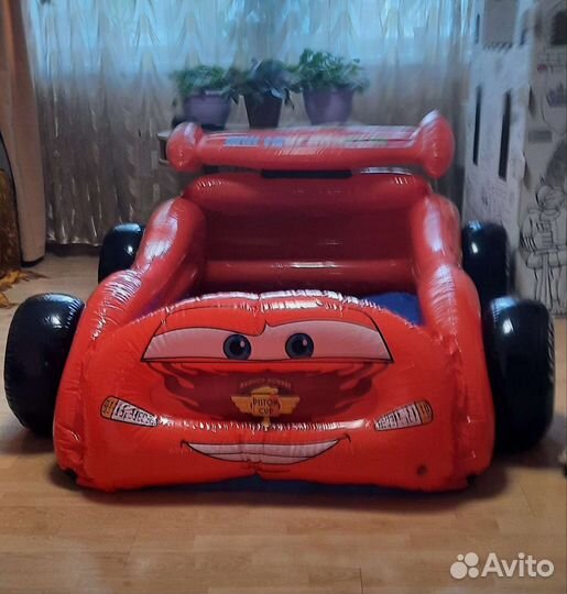 Надувной игровой центр Тачки