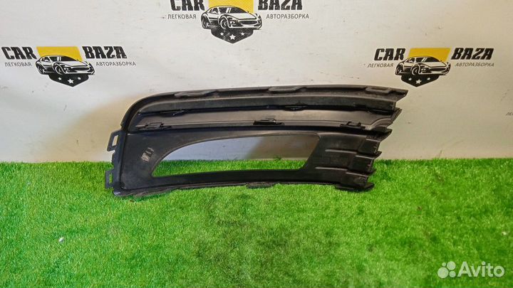 Накладка (решетка) противотуманной фары правая R