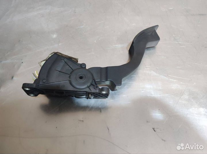 Педаль газа Ford Focus 2 2008 4M519F836